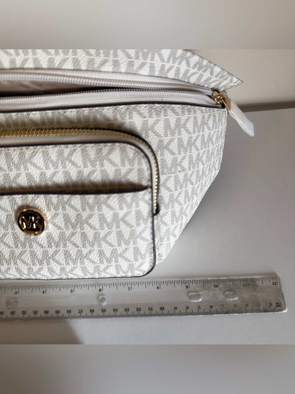 Michael Kors MAISIE LG 2in1 WAISTPACK - Picture 12 of 13